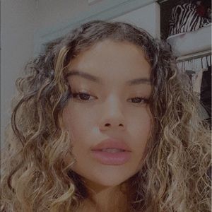 Meet your Posher, Angelique